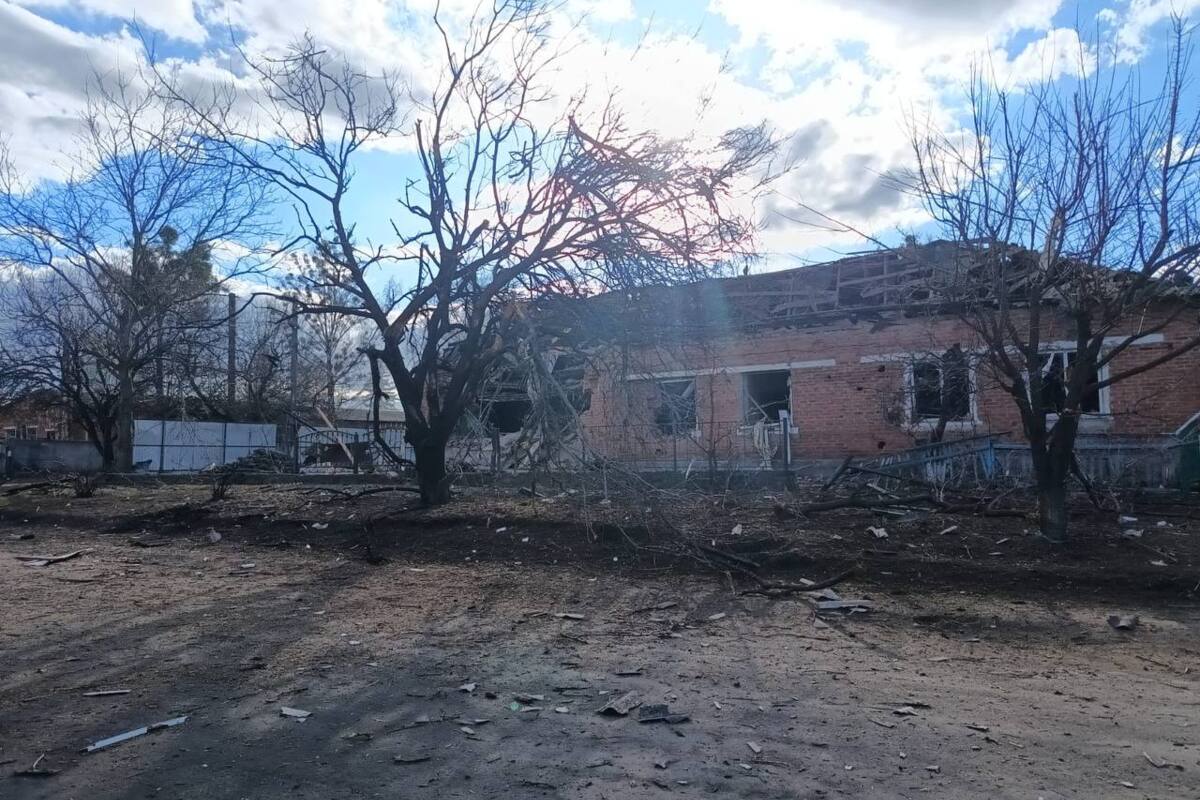 Двое погибших в результате вражеского авиаудара по жилому дому в Сумской области/Фото: прокуратура Сумской области Двое погибших в результате вражеского авиаудара по жилому дому в Сумской области/Фото: прокуратура Сумской области