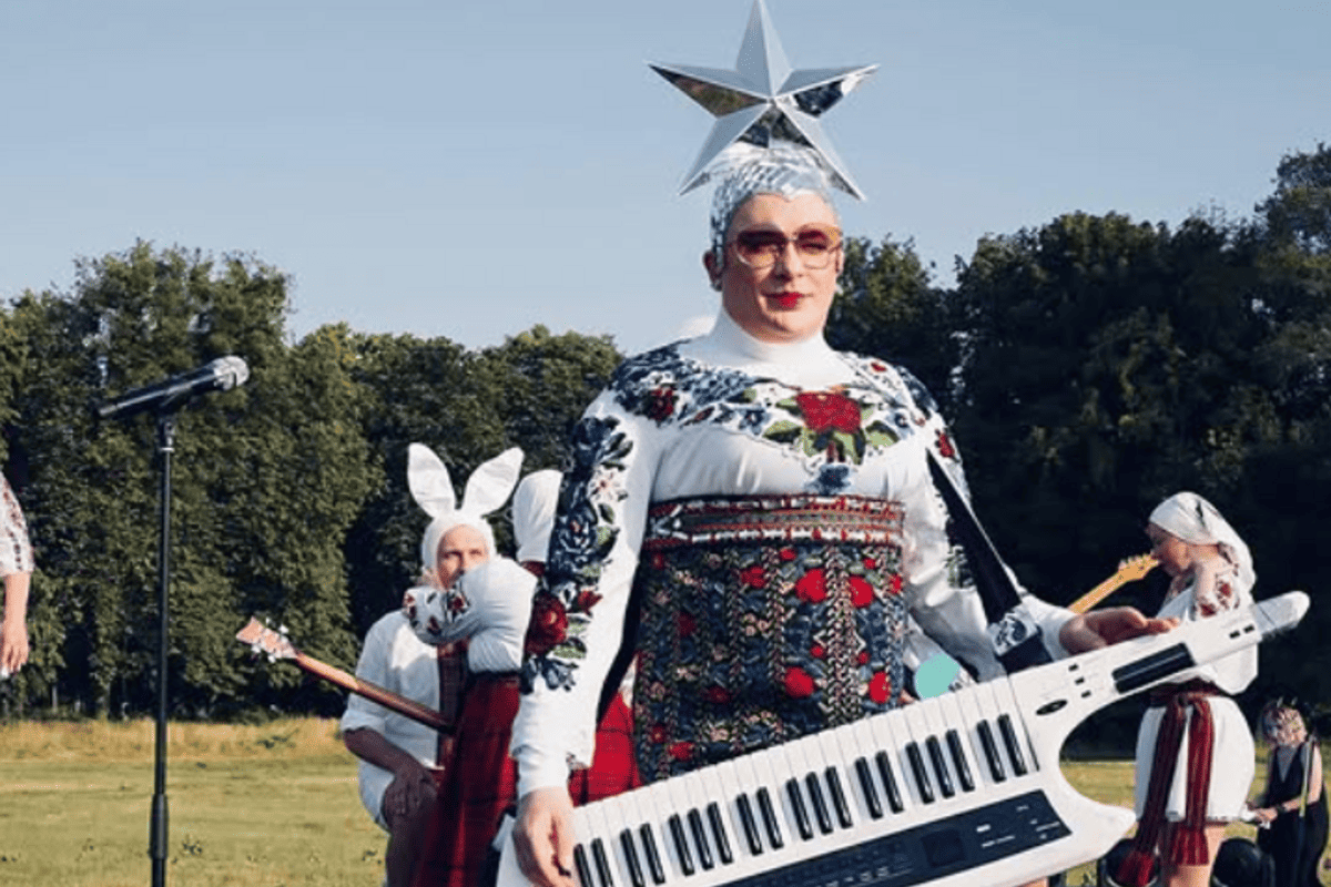 Андрій Данилко/Фото: Instagram v_serduchka Андрій Данилко звернувся до своєї колишньої колеги з "СВ-Шоу, опублікувавши фото 2000-х років
