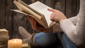 День чтения Толкина / Фото: freepik 25 марта: от вафель до Толкина - что празднует мир и почему стоит взять книгу?