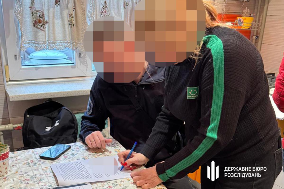 В Одесской области ГБР разоблачило правоохранительницу, которая за 25 тыс. долларов организовывала снятие с воинского учета и выезд за границу/Фото: ГБР "Белый билет" за $25 тысяч: сотрудница правоохранительных органов организовала схему заработка на военнообязанных