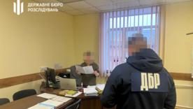 Посадовицю Вінницького ТЦК та її спільника взяли під варту за побитття військовозобов'язаного/Фото: ДБР "Вибивали" відмову від бронювання: посадовицю Вінницького ТЦК та її спільника взяли під варту