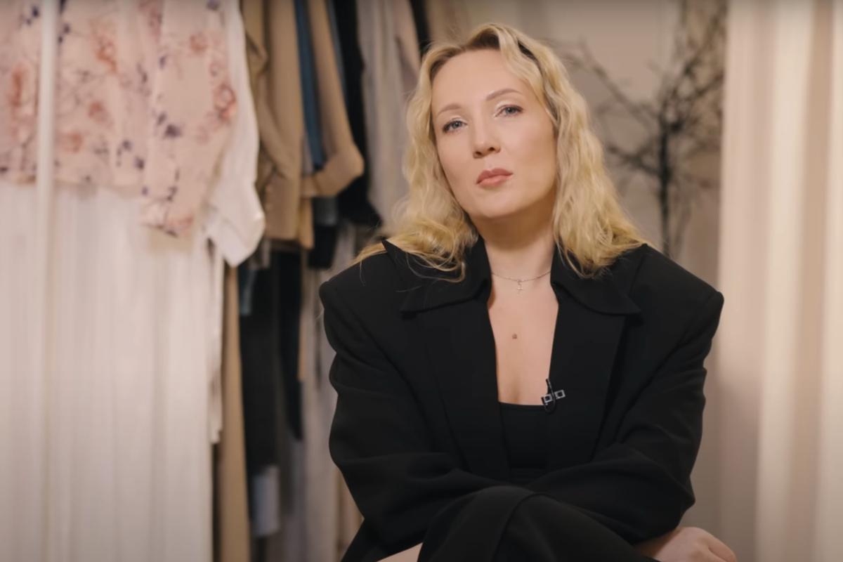 Дружина Кошового розкрила підліткову драму доньки / Кадр з відео Втечі через вікно і сльози: дружина Кошового розкрила підліткову драму доньки