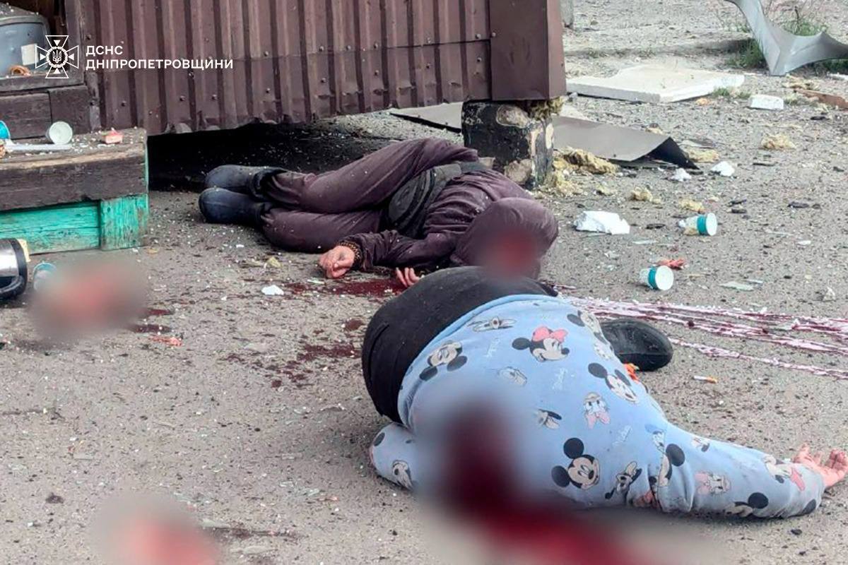 Наслідки атаки Кривого Рогу 2 квітня/Фото: ДСНС Наслідки атаки Кривого Рогу 2 квітня/Фото: ДСНС