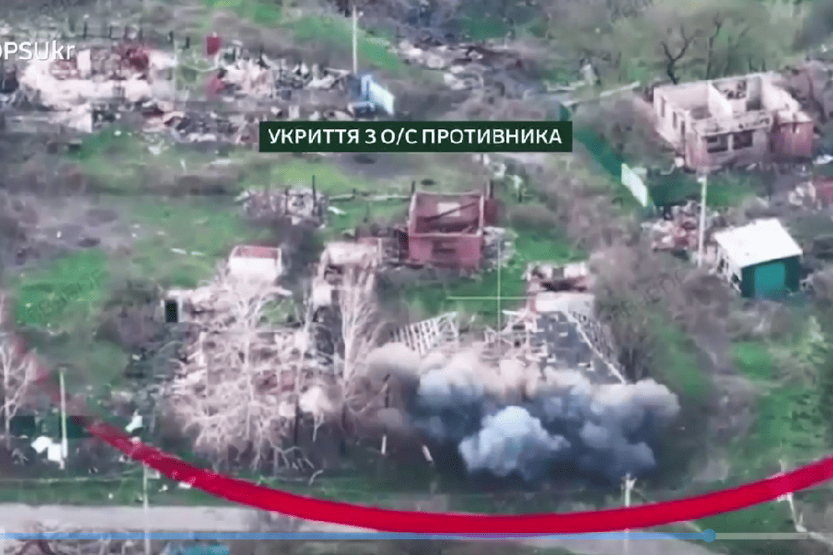 Прикордонники знищили укриття з особовим противника. Скриншот відео САУ "Гіацинт-С" і ББМ "Тигр"
