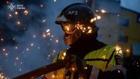 У Києві другу добу розбирають завали після російського ракетного удару/Фото: ДСНС Ракетна атака Києва: рятувальники добу розбирають завали
