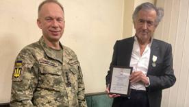 Бернар-Анрі Леві відзначений за правду і боротьбу за нашу свободу / Фото: t.me/osirskiy Большой друг Украины Бернар-Анри Леви отмечен за правду и борьбу за нашу свободу