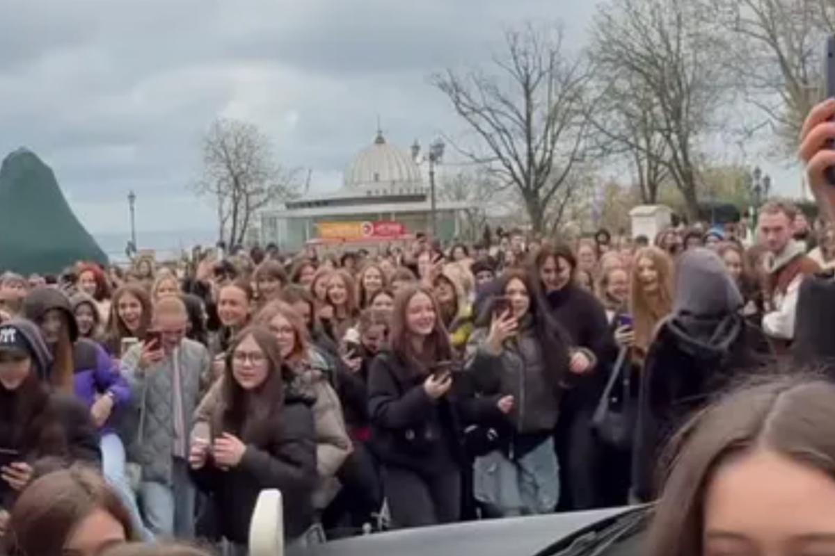 Скандал в Одессе: блогеры устроили фан-встречу в день траура / Кадр из видео Скандал в Одессе: блогеры устроили фан-встречу в день траура