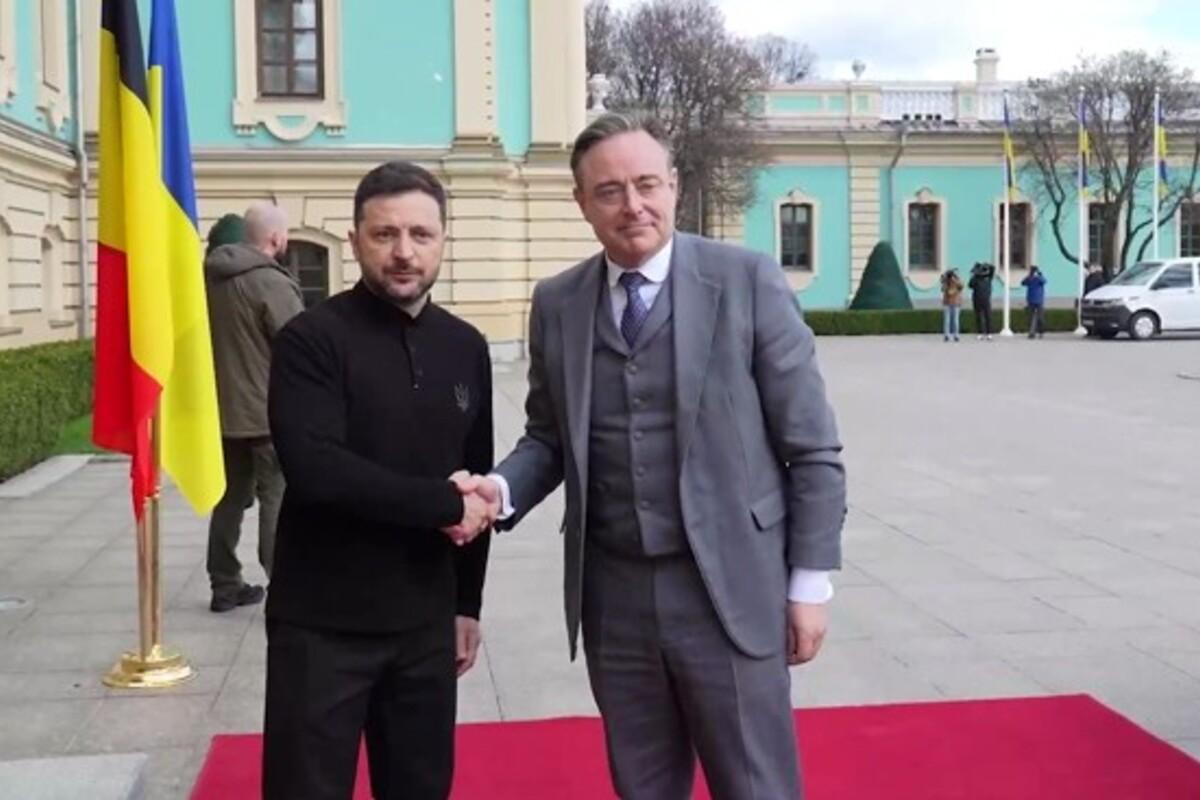 Зеленський розповів деталі, що будуть обговорювати на "Рамштайн". "Коаліція охочих" може з’явитися в Україні після повного припинення вогню