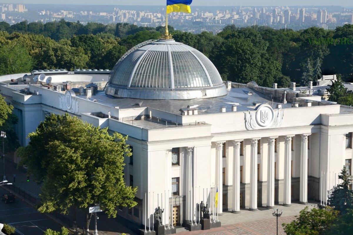 Его приняли еще 6 июня 2024 года, а подписали только сегодня - 306 дней спустя