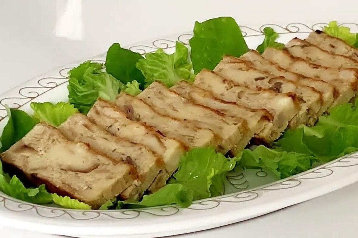Пасхальная начинка с мясом: подольское блюдо на Пасху/Фото: кадр из видео "Мясная баба" или начинка: вкусное блюдо на пасхальный стол