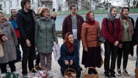 На Великдень поліція заходи безпеки: можливий вибірковий огляд речей громадян/Фото: Getty Images На Великдень поліція заходи безпеки: можливий вибірковий огляд речей громадян