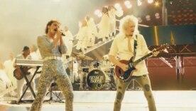 Benson Boone спел "Bohemian Rhapsody" с легендарным гитаристом Queen / Скриншот из видео Сюрприз на Коачелле: Benson Boone спел "Bohemian Rhapsody" с легендарным гитаристом Queen