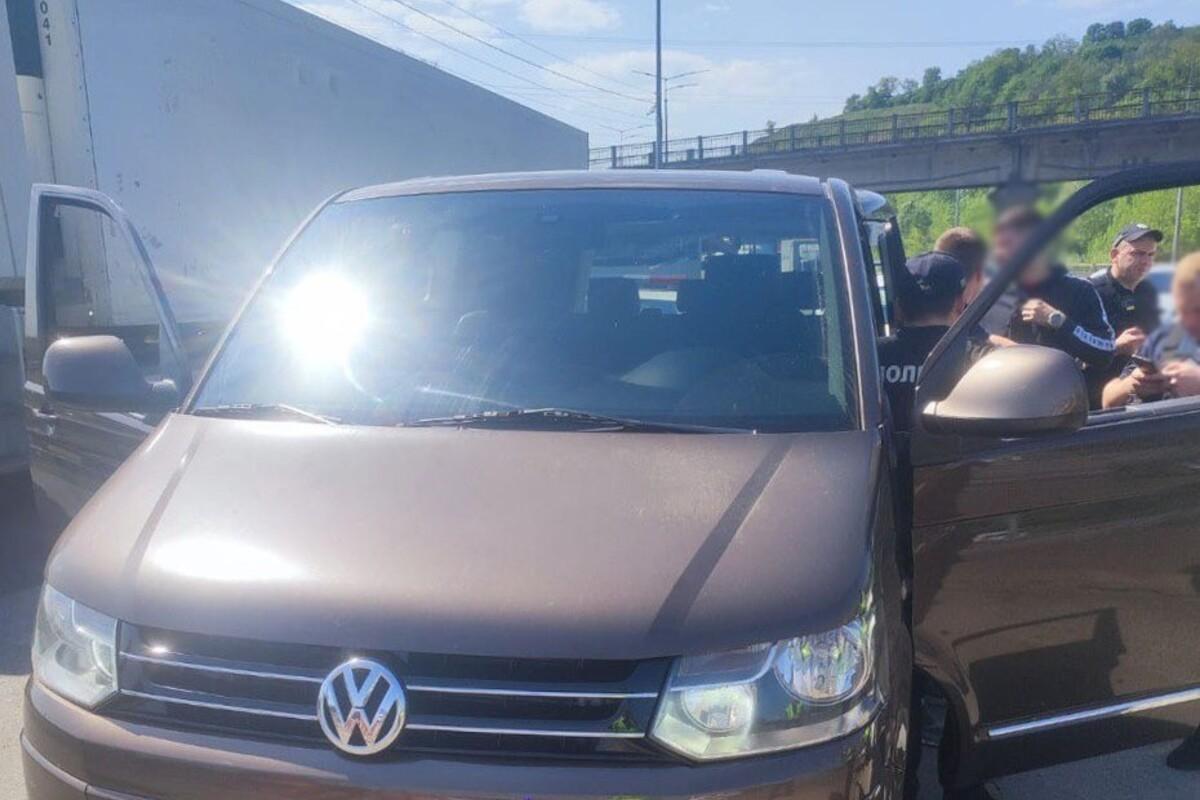 Поліцейські встановлюють обставини стрілянини в Подільському районі столиці/Фото: Нацполіція Поліцейські встановлюють обставини стрілянини в Подільському районі столиці/Фото: Нацполіція