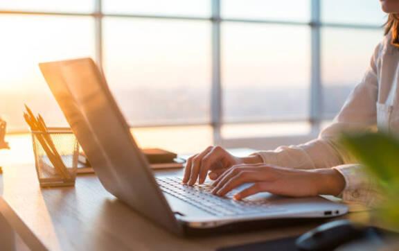 Секретна функція Microsoft: чи стежить Recall за кожним вашим кроком/Фото: istock Секретна функція Microsoft: чи стежить Recall за кожним вашим кроком