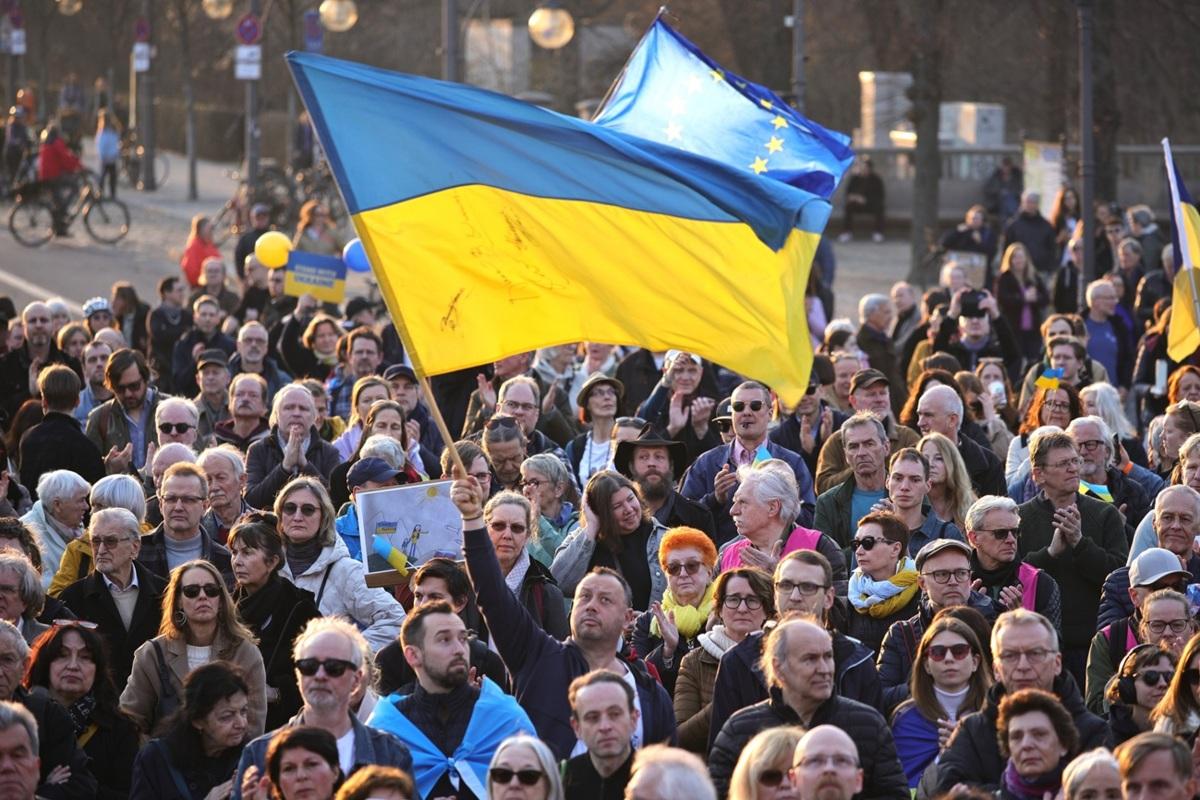 Демократія, втрати і стійкість: про що мовчать втомлені українці – опитування