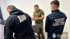 Колишньому очільнику ТЦК на Рівненщині інкримінують допомогу пів сотні військовозобов’язаних/Фото: ДБР Схема уникнення мобілізації на Рівненщині: екс-начальнику ТЦК інкримінують понад 50 епізодів