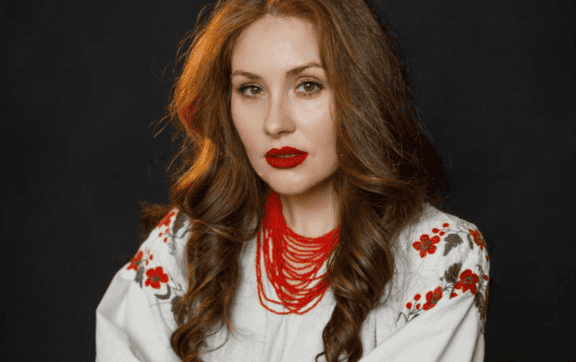 Не надаю цьому сакрального значення – акторка Олена Олар про ставлення до вишиванки