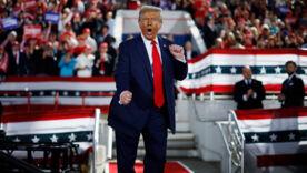 Трамп вообразил себя рок-звездой, поделившись кринжовым ИИ-видео/Фото: Chip Somodevilla/Getty Images Трамп вообразил себя рок-звездой, поделившись кринжовым ИИ-видео
