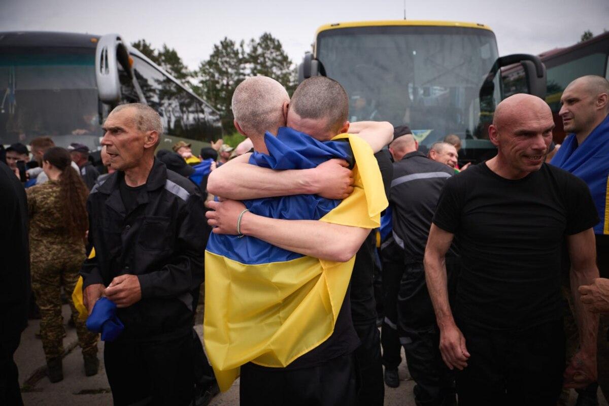 Обмен продолжается: Украина вернула 303 военных, в том числе 70 защитников Мариуполя Обмен продолжается: Украина вернула 303 военных, в том числе 70 защитников Мариуполя