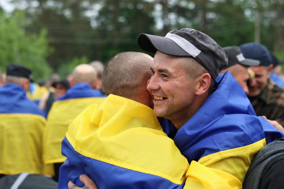 Обмен продолжается: Украина вернула 303 военных, в том числе 70 защитников Мариуполя Обмен продолжается: Украина вернула 303 военных, в том числе 70 защитников Мариуполя