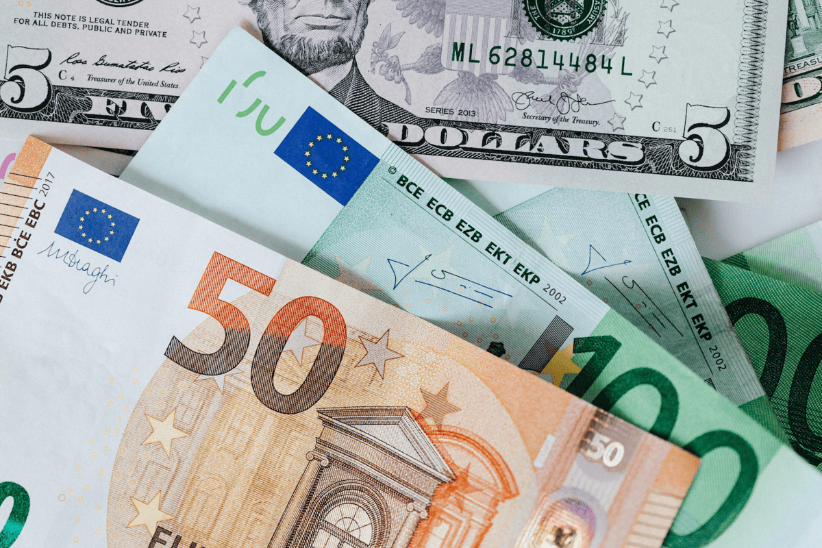 Евро идет вверх: курс валют на 26 мая