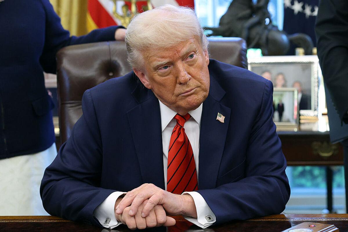 "Якби не я..." — Трамп відкрито зізнався, що допомагав путіну/Фото: Getty Images Трамп погрожує москві "ДУЖЕ ПОГАНИМИ" наслідками