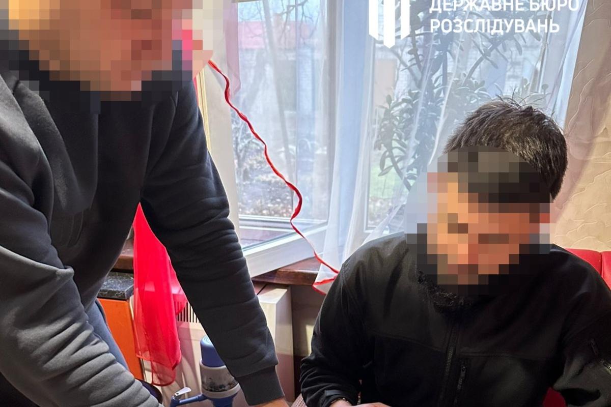 Руководителю криворожского предприятия грозит до 12 лет за некачественные спальные мешки для ВСУ/Фото: ГБР Непригодные для фронта: директор криворожского предприятия ответит за некачественные спальники