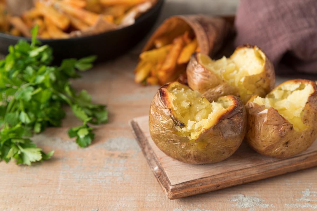 Испорченный вкус и вредные последствия? Правда о фольге и картофеле / Фото: Freepik Испорченный вкус и вредные последствия? Правда о фольге и картофеле