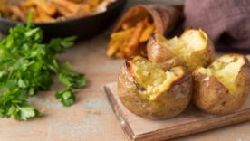 Испорченный вкус и вредные последствия? Правда о фольге и картофеле / Фото: Freepik Испорченный вкус и вредные последствия? Правда о фольге и картофеле