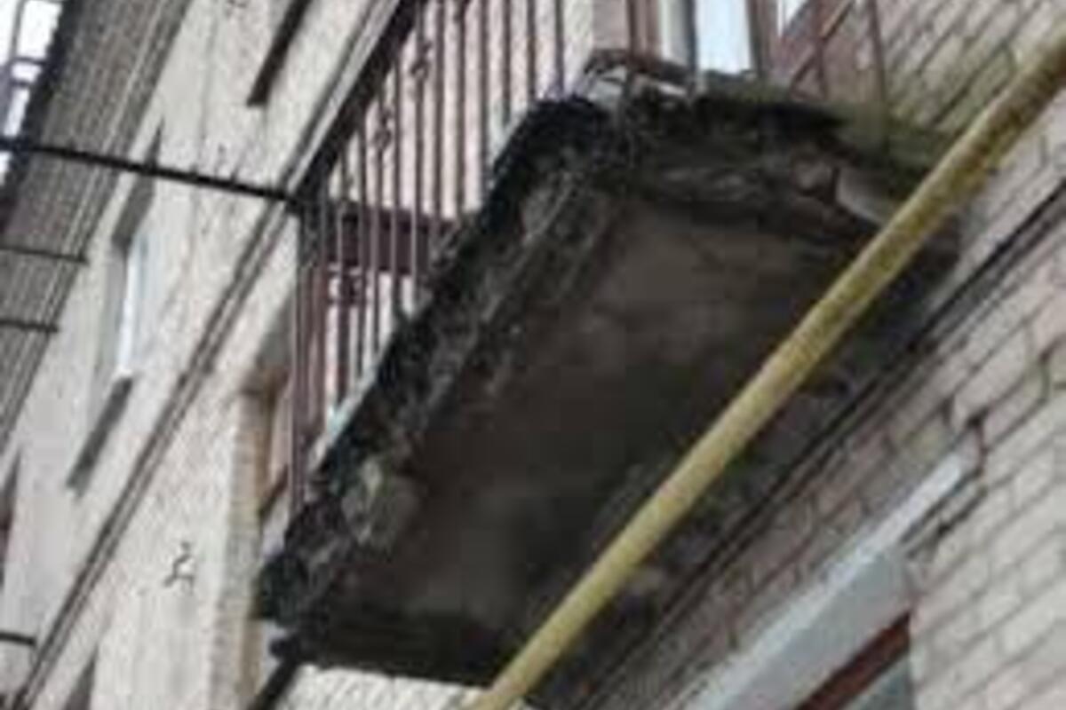 Від війни до аварійності: у Києві балкон травмував іноземного репортера