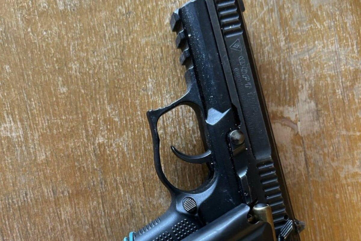 Від ножів до пістолетів: УДО показало арсенал вилучених предметів на масових заходах Від ножів до пістолетів: УДО показало арсенал вилучених предметів на масових заходах