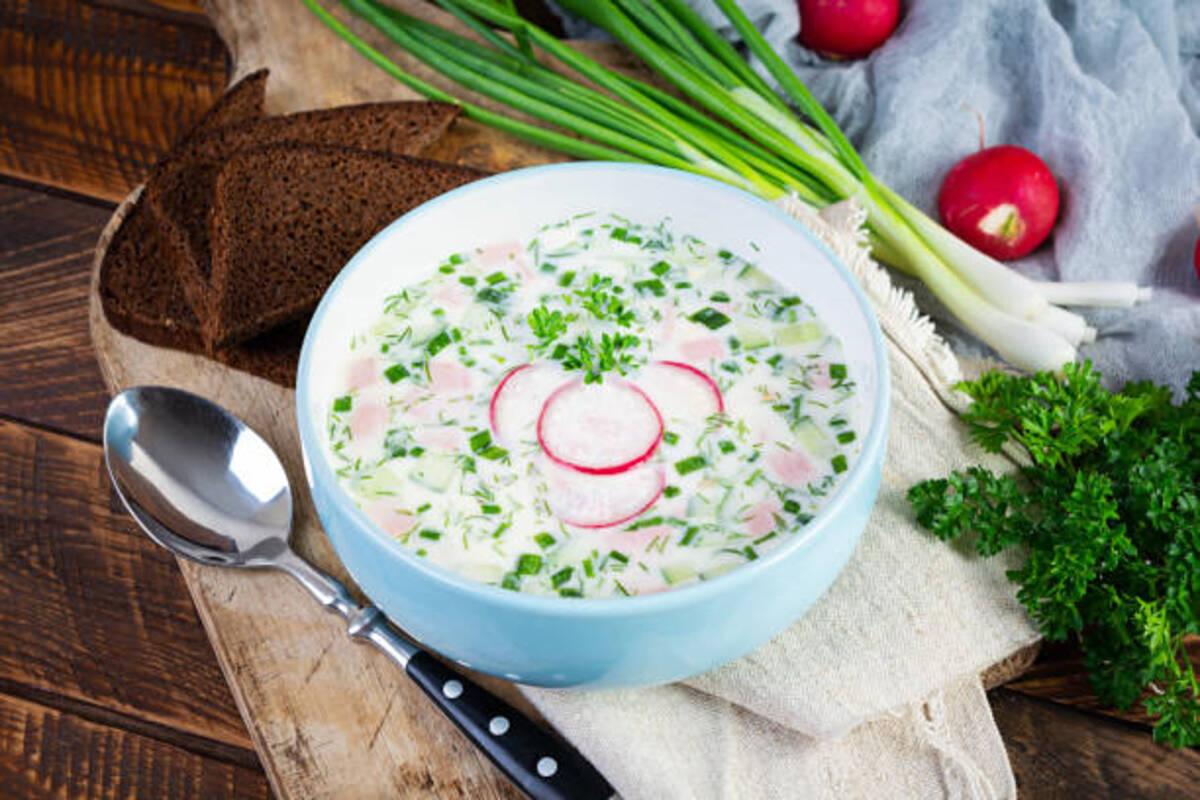 Открываем летний сезон: рецепт классической окрошки на кефире/Фото: istockphoto Открываем летний сезон: рецепт классической окрошки на кефире