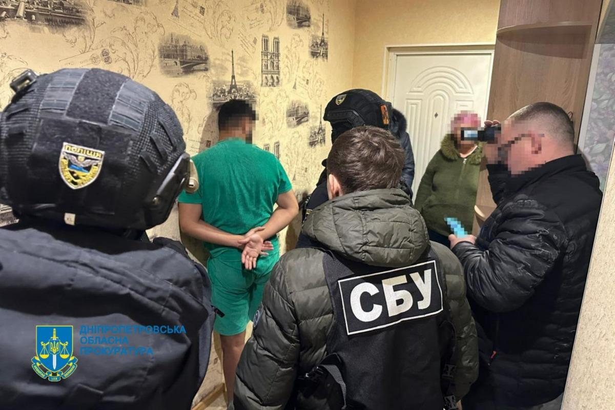 Допоможемо повернути з полону": аферисти на Дніпропетровщині нажилися на горі сімей і втекли / Фото: ОГП Допоможемо повернути з полону": аферисти на Дніпропетровщині нажилися на горі сімей і втекли