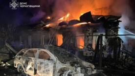 Наслідки атаки України 3 червня/Фото: ДСНС Вночі росіяни воювали з поштою та продуктовим складом: наслідки атак