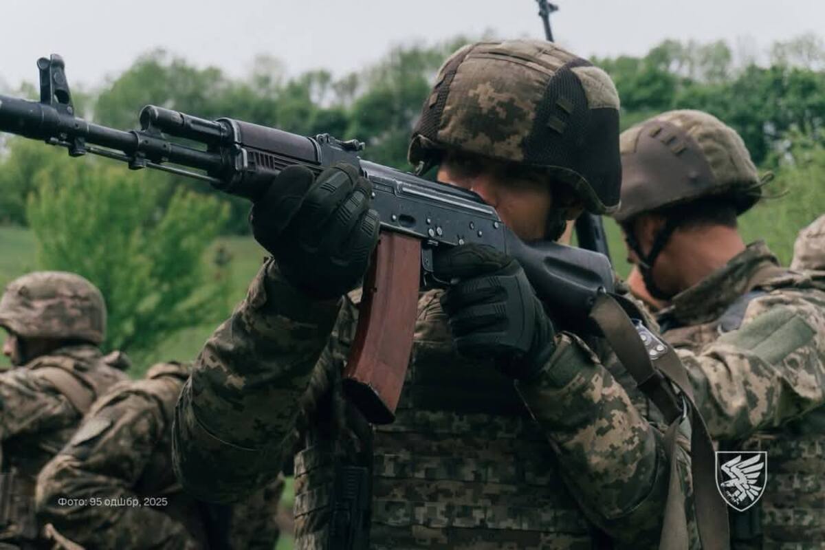 Мінус 12 літаків: Генштаб оновив втрати противника 