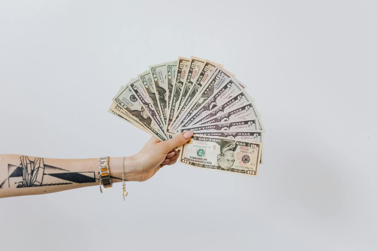 Какие знаки смогут заработать больше в пятницу? Финансовый гороскоп на 6 июня