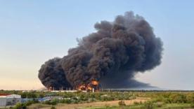 Вибухова ніч у росії: уражені ключові об'єкти та паралізована залізниця Росія під ударом: пожежі на НПЗ та оборонному заводі, диверсія на залізниці зупинила рух