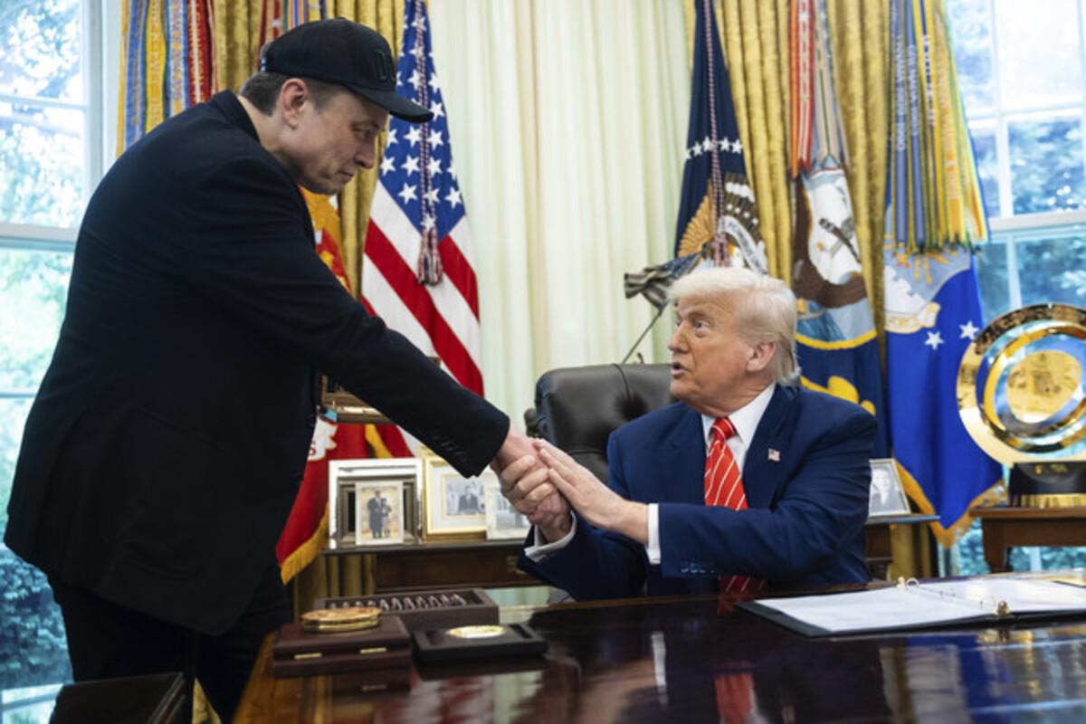 Гнев на паузе: почему Трамп не пишет о Маске, но еще не простил?/Фото: POLITICO Гнев на паузе: почему Трамп не пишет о Маске, но еще не простил?
