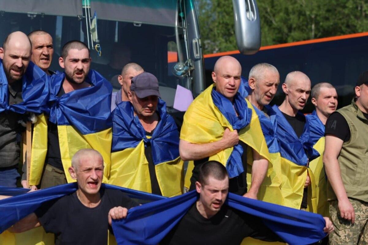 Україна повернула з російського полону важкопоранених воїнів /Фото: Сухопутні війська, Володимир Зеленський Україна повернула з російського полону важкопоранених воїнів /Фото: Сухопутні війська, Володимир Зеленський