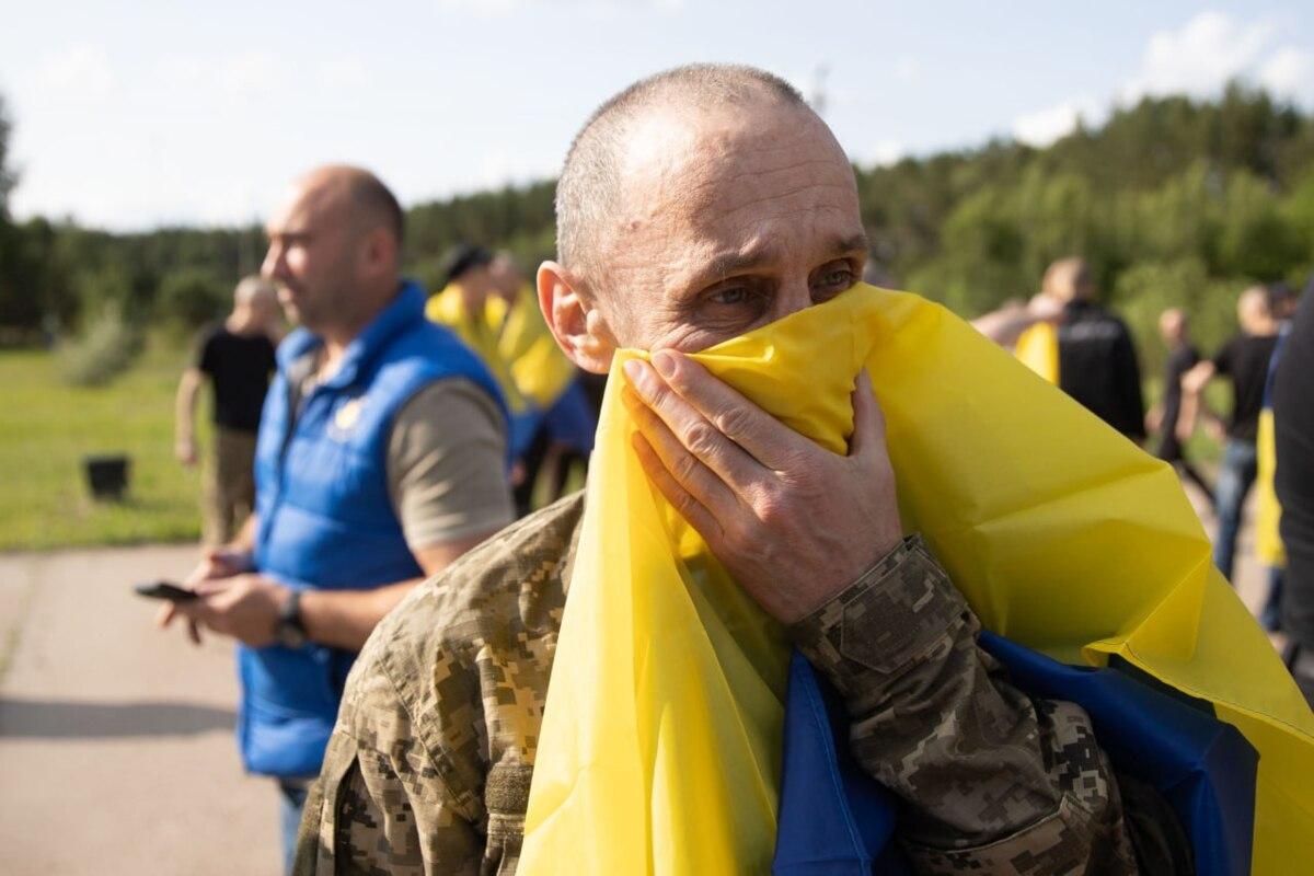 Україна повернула з російського полону важкопоранених воїнів /Фото: Володимир Зеленський З полону повернулися бійці з ампутаціями, тяжкими хворобами та травмами