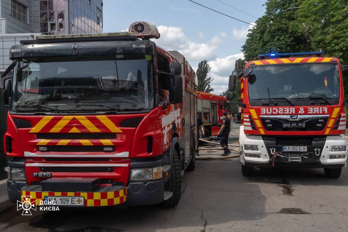 Київ: наслідки нічного удару та хід ліквідації/Фото: ДСНС Київ: наслідки нічного удару та хід ліквідації/Фото: ДСНС