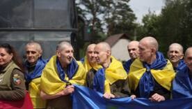 Великий обмін полоненими: звільнено важкохворих, поранених та молодь з російського полону Великий обмін полоненими: звільнено важкохворих, поранених та молодь з російського полону