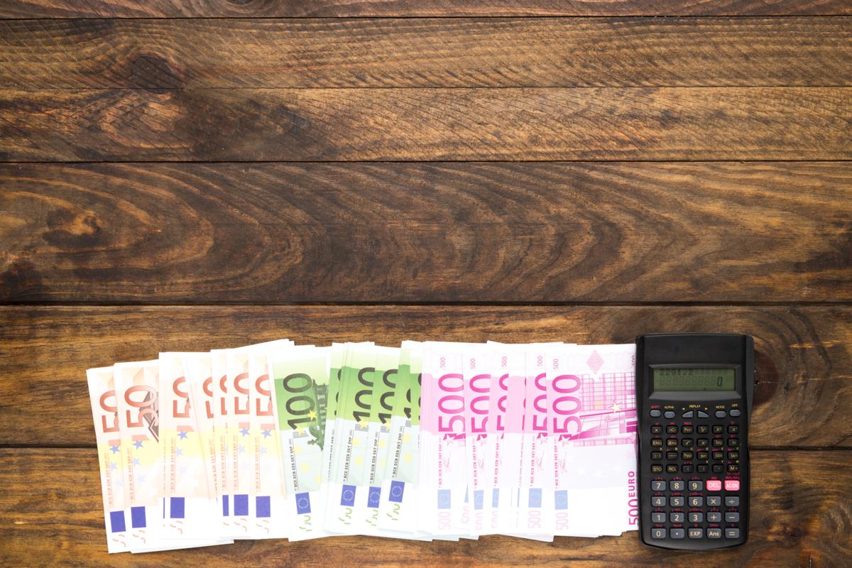 Курс доллара и евро по состоянию на 15 июня 2025 года. Фото: Freepik цена евро и доллара сегодня