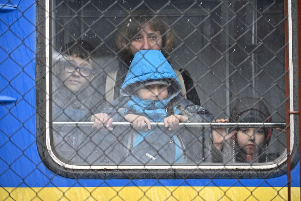 Викрадачі відповідатимуть за законом: Рада криміналізувала депортацію український дітей/Фото: Getty Images Кінець безкарності: Верховна Рада посилює покарання за злочини проти українських дітей
