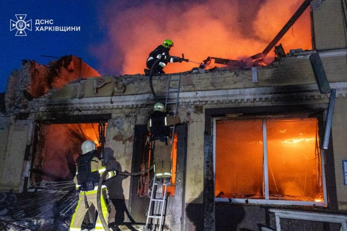 Тиждень диму і вогню: у Харкові щойно завершили те, що почалося 7 червня - тіла під завалами / Фото: ДСНС Харківщини Тиждень диму і вогню: у Харкові щойно завершили те, що почалося 7 червня - тіла під завалами