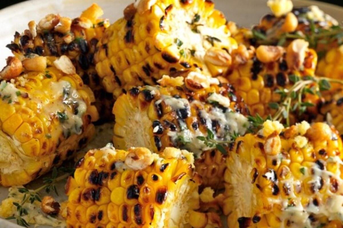 Кукурудза на грилі з медом, часником і лаймом: новий рівень смаку / Фото: grillex.com.ua Кукурудза на грилі з медом, часником і лаймом: новий рівень смаку