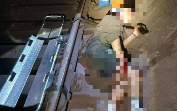 19-річний блогер отримав важкі травми, знімаючи відео в тунелі метро /Фото: КП "Київський метрополітен" Погоня за лайками ледь не коштувала життя: блогер стрибнув на поїзд метро заради контенту