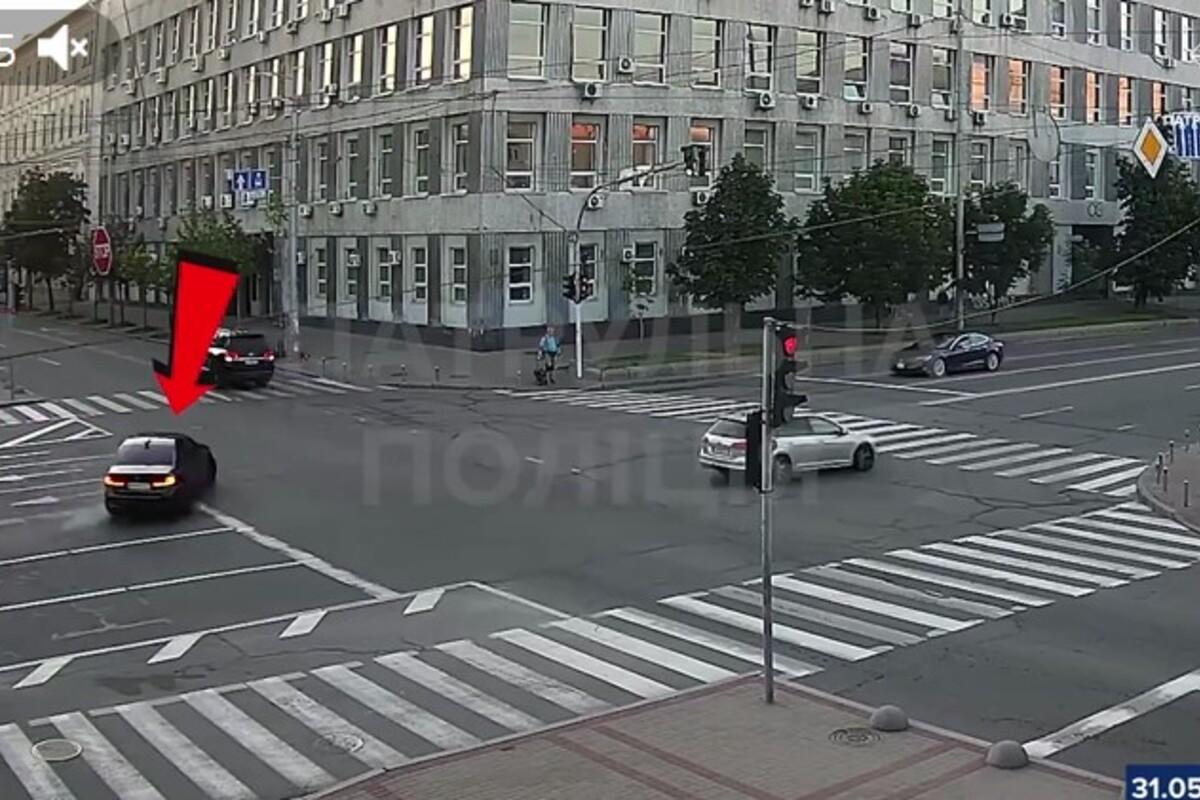 В видео пример одного из «мамкиных царапок» в Подольском районе Киева В видео пример одного из «мамкиных царапок» в Подольском районе Киева