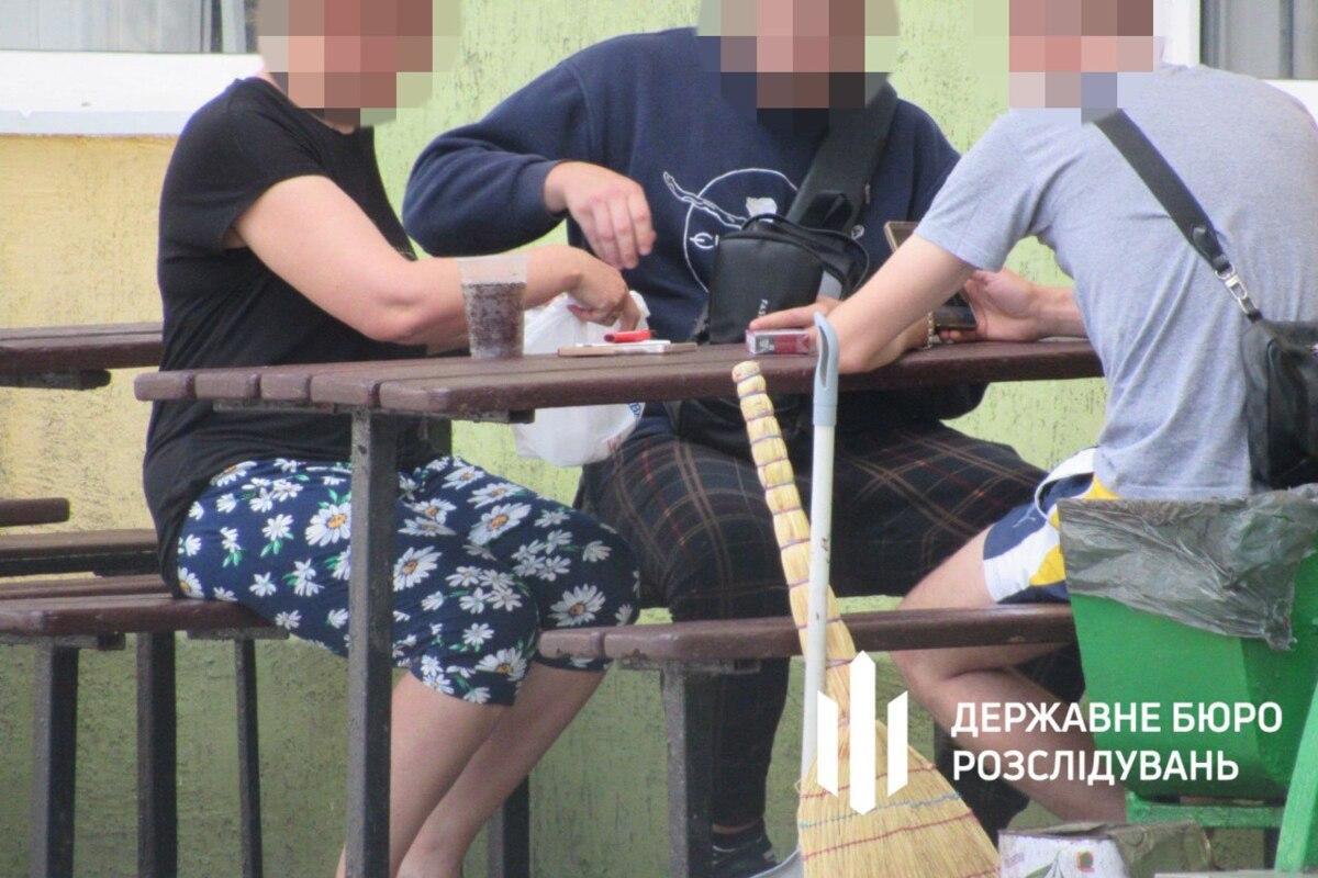 Правоохоронця та його маму затримали за контрабанду ухилянтів/Фото: Державне бюро розслідувань Правоохоронця та його маму затримали за контрабанду ухилянтів