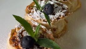 Вкусный и полезный десерт на сковороде из лаваша/Фото: скрин Удивите близких: вкусный и полезный десерт на сковороде из лаваша